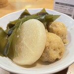 平澤かまぼこ - カレーボールを頼んだら、3個も来ました