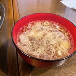 つけ麺 弥七 - 熱々の鳥のスープ。これまたうまし。