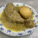 226733883 - チキンローストカレーとタマゴカレーは一皿