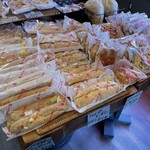 Kopperia - 個包装のコッペリアのパンたち