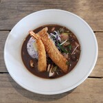 イシオノ - 本日のカレー(自家調合スパイスのエビカレー)