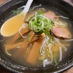 中華料理 金明飯店 - 塩ラーメン　懐かしの支那そばっていう感じで優しい。