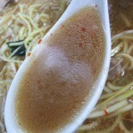 ◯つばき食堂 - まずはそのままでラーメンを楽しみ
      
      途中で辛子味噌やニンニクを投入
      
      最後の仕上げに酢を入れてサッパリ完食です(^O^)
      