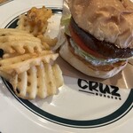 CRUZ BURGERS & CRAFT BEERS - 