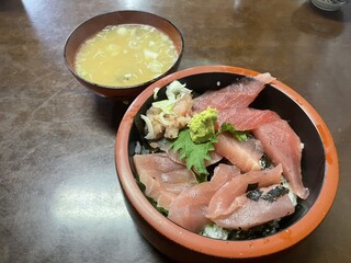 小暮食堂 - 鉄火丼。税込770円。あら汁がついてきます。美味しい！