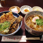 寿々喜 - いか天丼(ごはん少なめ)とかけそば(平日昼のセットメニュー1000円)