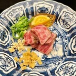 銀座 上瀧 - 2023.11.  上田畜産 神戸ビーフ但馬玄のたたきと黄金皮蛋~冷但馬牛黄金皮蛋~