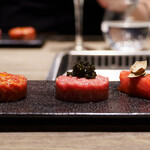 焼肉うしごろ 池袋店 - 厳選和牛とキャビアのタルタル /トリュフとザブトンの炙り握り/うしごろユッケ