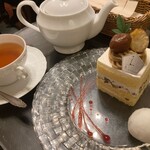 五感 - 厳選茶葉の紅茶880円&和栗のショートケーキ800円くらい？