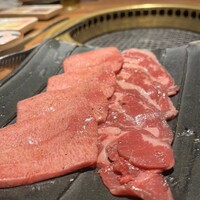 和牛とタン 焼肉 とみ 新橋本店 - 