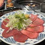 Yakiniku To Donabe Gohan Doudou - 