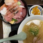 すみれ - 本日の海鮮丼(ラーメン付)