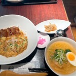 Attaka Ohashi Dainingu Kumagai - ハーフ&ハーフ丼¥790に¥170追加で塩ラーメン