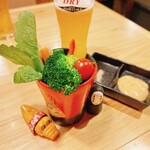 Jidori Yakitori Umauma - お通しはバーニャカウダ風のお野菜
                        ※割と素材そのもの