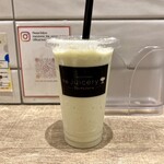 MARUTOME the Juicery - アボカドバナナスムージー￥698（税込）（イートイン価格）