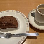サイゼリヤ - チョコレートケーキ300円　ドリンクバー200円