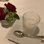 ジャンティーユ - ◉お口直し
      　柚子と蜂蜜のグラニテ
      　※柚子の香りが爽やかでした！蜂蜜も嬉しい！