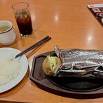 ココス - 料理写真:濃厚ビーフシチューの包みハンバーグ