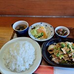 キッチンエム - 日替りランチ豚肉のスタミナ焼き定食ライス大盛り