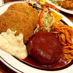 グリル＆コーヒー はせがわ - ハンバーグ＆コロッケ！タルタルソースでコロッケって珍しいよね〜。このもっちりしたパスタも美味しいんだよ〜って言うてましたよ！笑