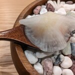 enu - 一口でパクリ！甘エビはプリプリ〜