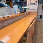 瀬戸よ志 お休み処 - 店内の様子。あとはこのカウンター席だ。