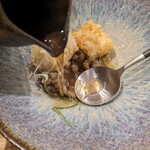 enu - ごぼう茶のコンソメスープを天つゆのようにして後半は味変で頂く！！このコンソメが凄い深い風味！！