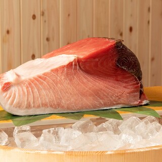採用來自全國各地的新鮮海鮮烹製而成的海鲜菜餚