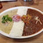 spiceスエヒロ - 料理写真:3種の鶏肉のチキンカレー+海老と野菜のグリーンカレー