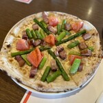 Pittsuxeria Tatsunoko - アスパラとベーコンのピザ
