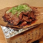 酒菜と炭 てりや - A5霜降り飛騨牛ときのこの朴葉味噌焼き