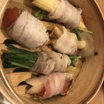 鶏の煙り焼きと野菜肉巻き ケムマキ - ☆おまかせ五貫/マキヤサイ