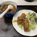 ゆたか食堂 - 牡蠣フライとカレーのルー　これが女将さんがワシに供してくれた最後の品になってしもうた。この日は全部で3650円。いつもサービスしてくれたり、つけ漏れがあるので切り上げて払う様にしてたが、4000円の払いに「多すぎますよお」がワシが聞いた最後の言葉に（涙）合掌