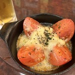 昭和居酒屋 まるた酒場 - トマトのチーズ焼き