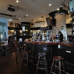 フットニック - カウンター席も人気です。