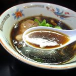 麺屋 丈六 - スープは高井田風なので、真っ黒です。