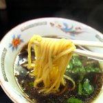 麺屋 丈六 - 麺リフト～中太のストレート麺はモッチリしたコシがあってGood♪