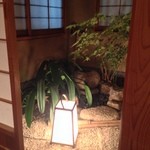 魚勝 - ふすまを開けると、坪庭が