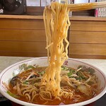 かむら屋 - 麺は細めのちぢれ麺