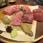 酒肴場 屯 - 大間のマグロ、中トロ、赤身と大間のアワビ