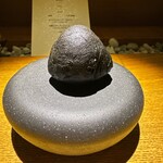 Toshi - 漆黒〜中身は北海道のバフンウニ、鷄腿肉、海老など