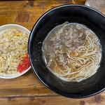 らーめん工房 麺や のぉくれ - くろ 750円、やきめし(小) 370円