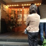 浪花ろばた 頂鯛 - ●既に５人並んでいたのだ