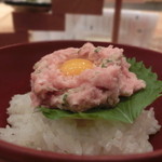 浪花ろばた 頂鯛 - ●まぐろユッケはご飯にかけて食べると美味しい～～