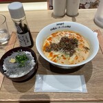 創業麺類元年 坂本龍馬が愛したラーメン食堂 - 