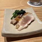Kurosatsumadori Renka - 黒さつま鶏のたたき（胸・もも・春菊と菊の花のお浸し）