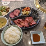 川崎名物 炭火焼肉 食道園 - 