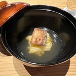 黒さつま鶏 煉火 - 海老芋とオレンジ白菜のお椀