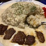 ユーケー ワイルドキャッツ - 中はガーリックライスなのです。