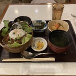 Niguinza - ランチ 温玉のせ肉味噌丼(ミニデザート ドリンクつき)   1000円